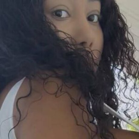 Foto di nudo di fuga di OnlyFans di Fatima Belizaire