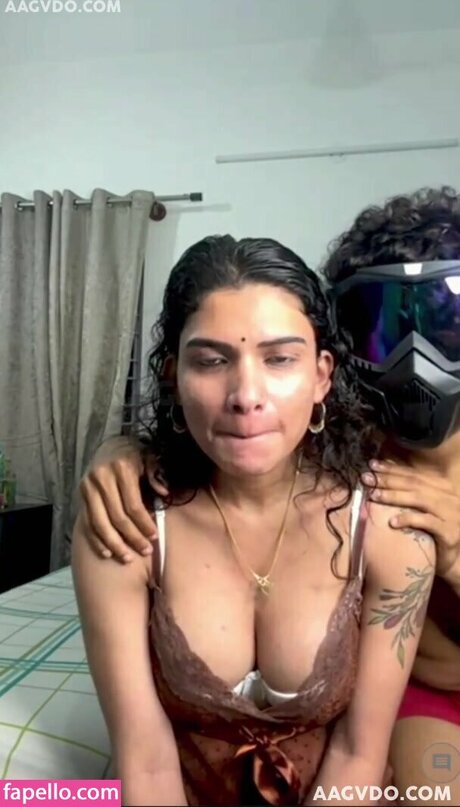 Foto di nudo di fuga di OnlyFans di Resmirnair
