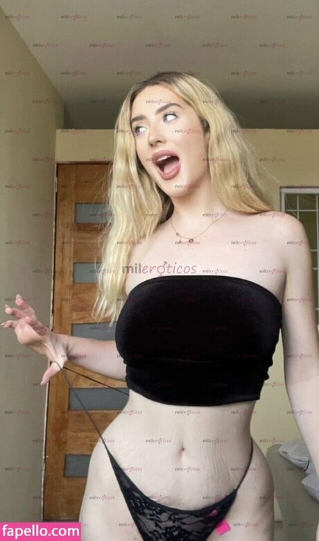 Foto di nudo di fuga di OnlyFans di Larusaxoxo