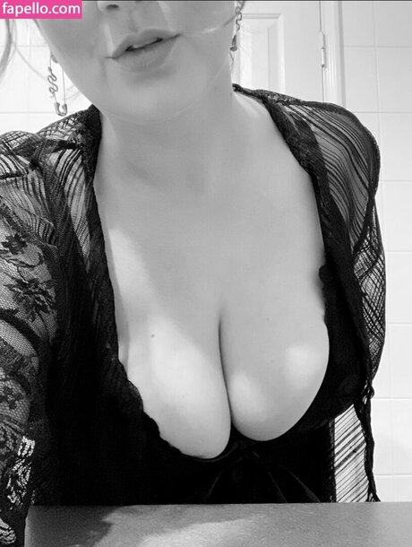 Foto di nudo di fuga di OnlyFans di Sophie Bonjour