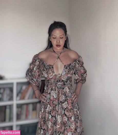 Foto di nudo di fuga di OnlyFans di Renathashen