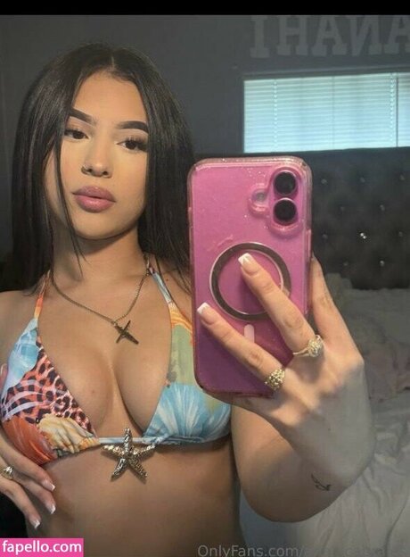 Foto di nudo di fuga di OnlyFans di Weluvanahii
