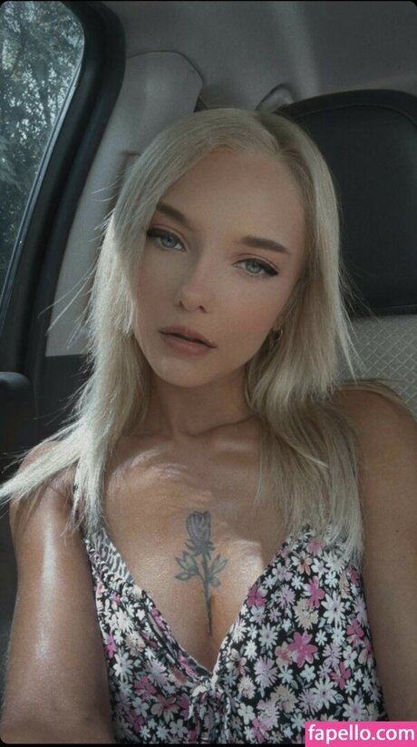 Foto di nudo di fuga di OnlyFans di Kelly Lyn
