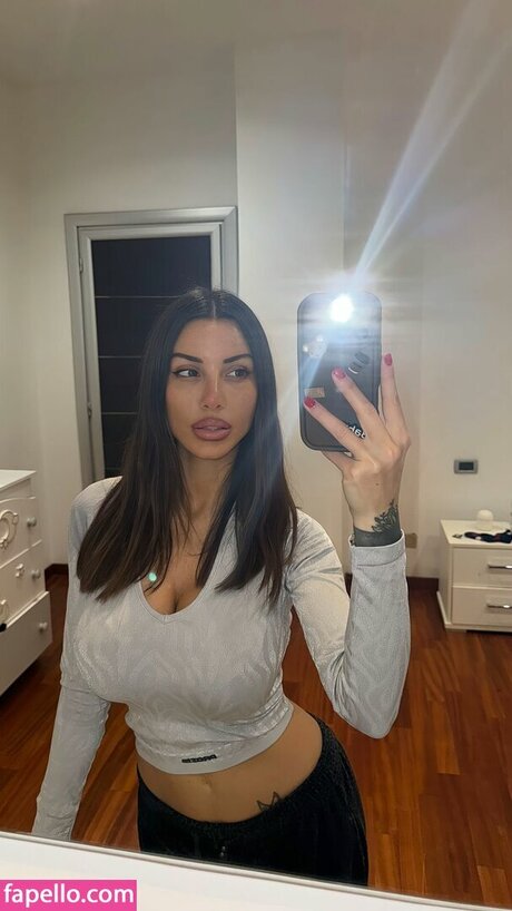 Foto di nudo di fuga di OnlyFans di Oriana Tubiolo