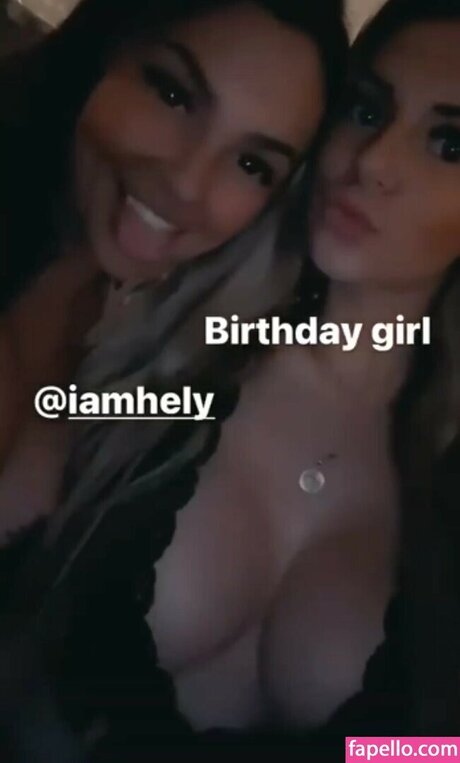 Foto di nudo di fuga di OnlyFans di Helene Boudreau Iamhely