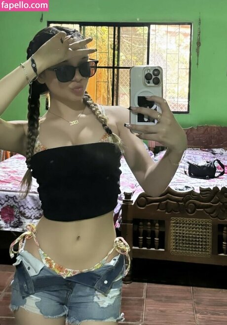 Foto di nudo di fuga di OnlyFans di Yessseeeniiaa