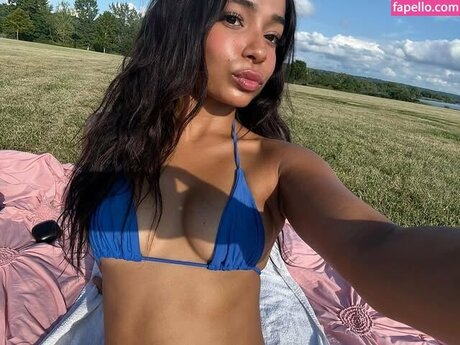 Foto di nudo di fuga di OnlyFans di Fairine Bhuiyan