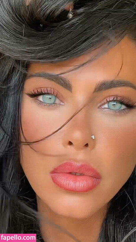 Foto di nudo di fuga di OnlyFans di Stellaversini