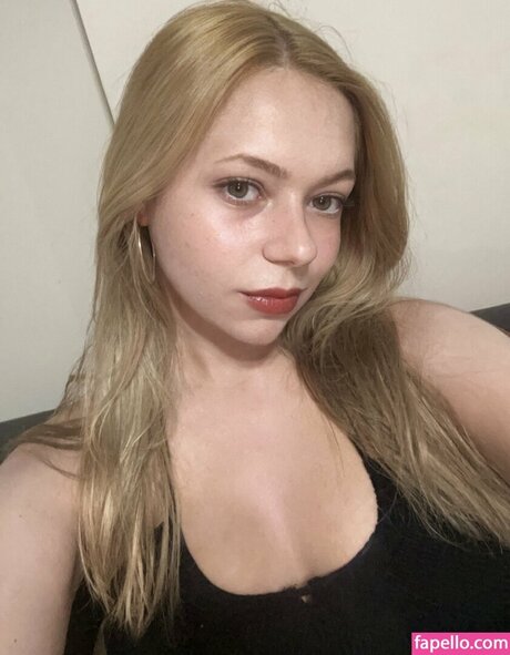 Foto di nudo di fuga di OnlyFans di Biranset