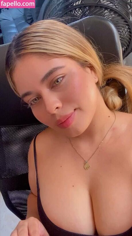 Foto di nudo di fuga di OnlyFans di Daniela Villa