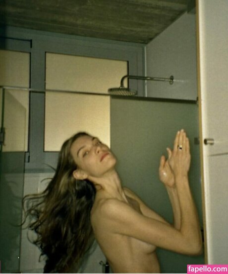 Foto di nudo di fuga di OnlyFans di Charlotte Cardin Nue