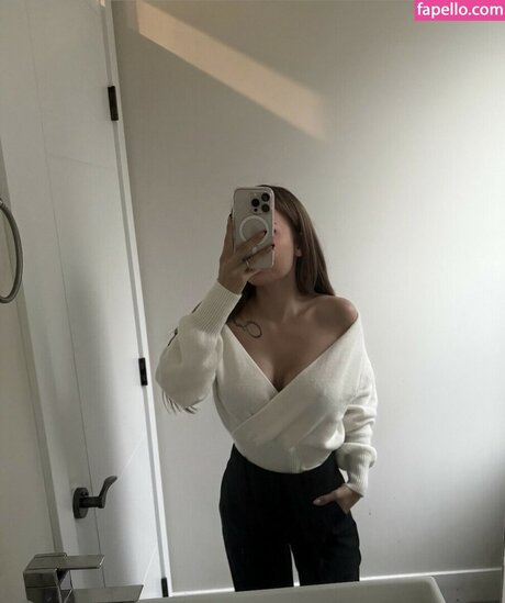 Foto di nudo di fuga di OnlyFans di Caitlin Fladager