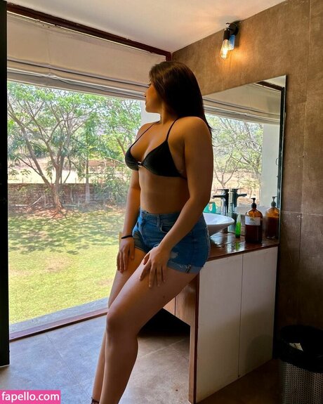 Foto di nudo di fuga di OnlyFans di Nikita Sharma