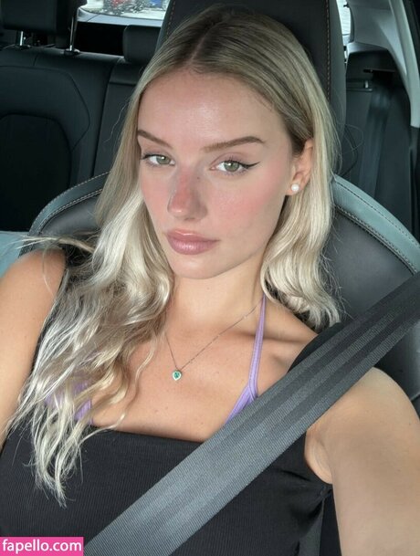 Foto di nudo di fuga di OnlyFans di Lia Sikora