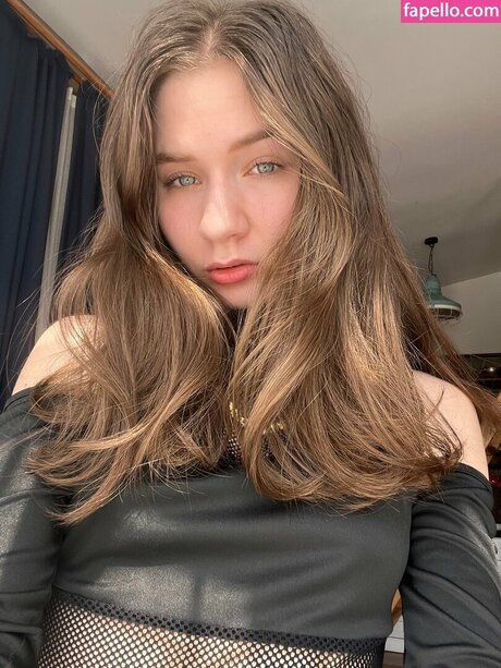 Foto di nudo di fuga di OnlyFans di Elfiecutie