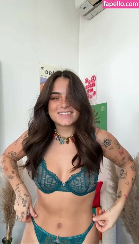 Foto di nudo di fuga di OnlyFans di Julie Ferrat