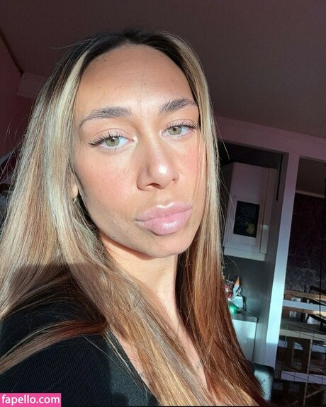 Foto di nudo di fuga di OnlyFans di Sarah Aanes Turkmen