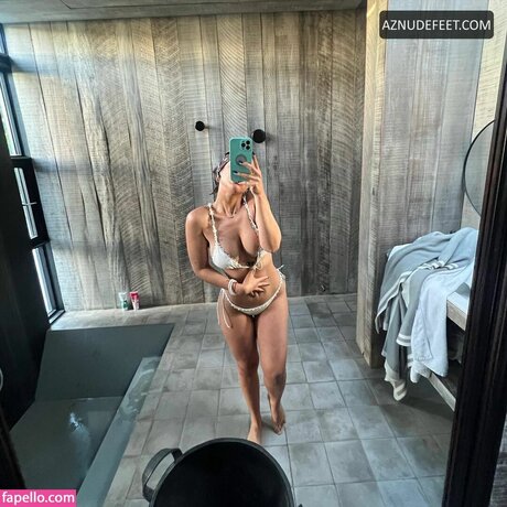 Foto di nudo di fuga di OnlyFans di Carlyn Romero