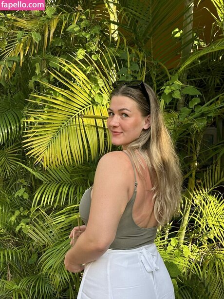 Foto di nudo di fuga di OnlyFans di Esther Burden