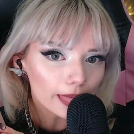 Foto di nudo di fuga di OnlyFans di Emmas Myspace
