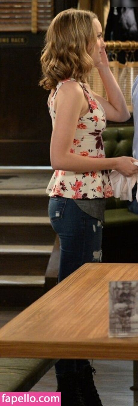 Foto di nudo di fuga di OnlyFans di Bridgit Mendler
