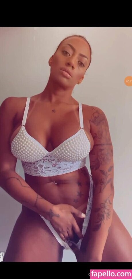 Foto di nudo di fuga di OnlyFans di Janaina Simes