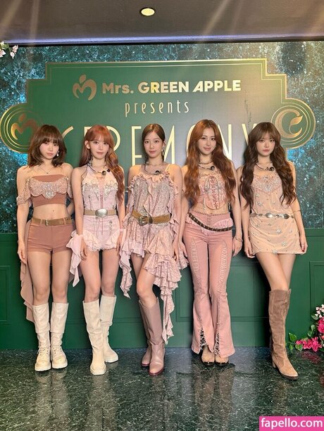 Huh Yunjin 허윤진
