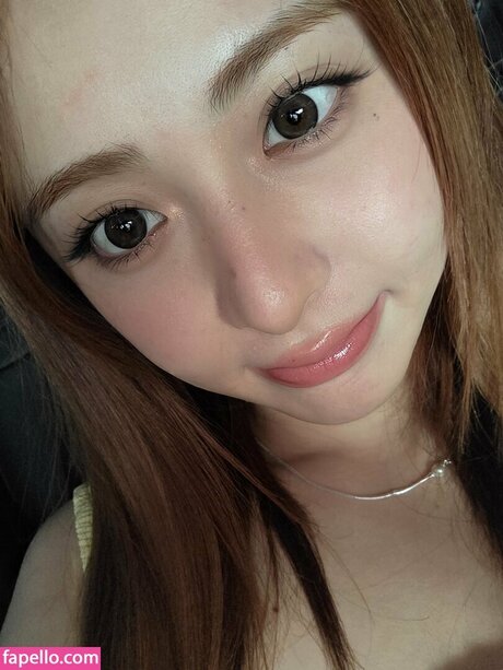 Foto di nudo di fuga di OnlyFans di Huh Yunjin 