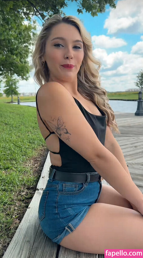 Foto di nudo di fuga di OnlyFans di Kiara Louviere