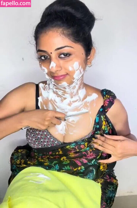 Foto di nudo di fuga di OnlyFans di Sharmy Vlogs