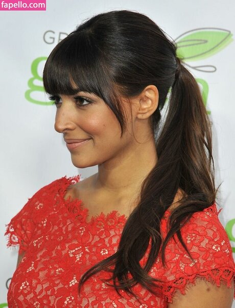 Hannah Simone