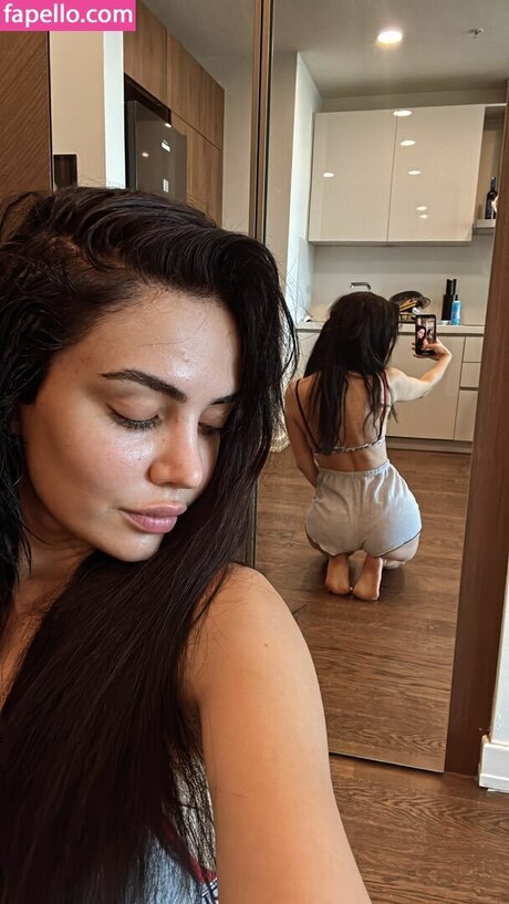 Foto di nudo di fuga di OnlyFans di Ece Ronay