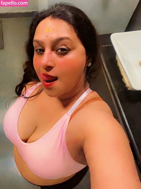 Foto di nudo di fuga di OnlyFans di Anupamaswathi