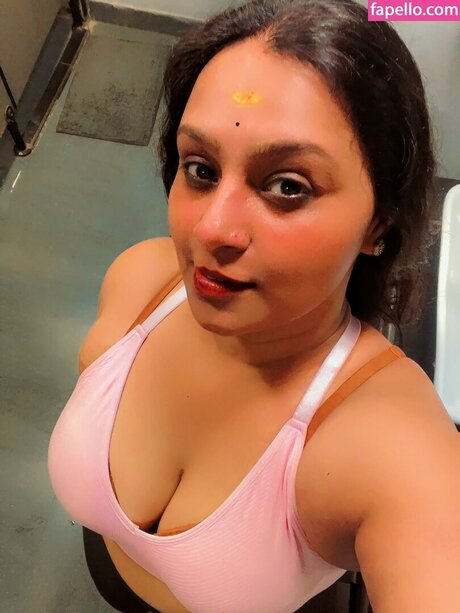 Foto di nudo di fuga di OnlyFans di Anupamaswathi