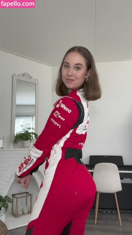 Foto di nudo di fuga di OnlyFans di Nina Gademan