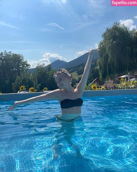 Foto di nudo di fuga di OnlyFans di Esther Graf
