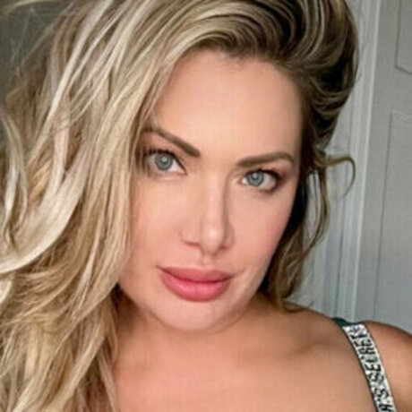 Foto di nudo di fuga di OnlyFans di Janelle Pierzina