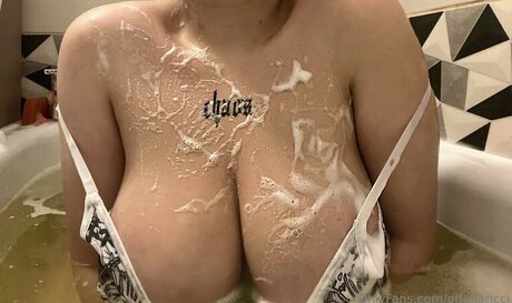 Foto di nudo di fuga di OnlyFans di Offelia Ricci