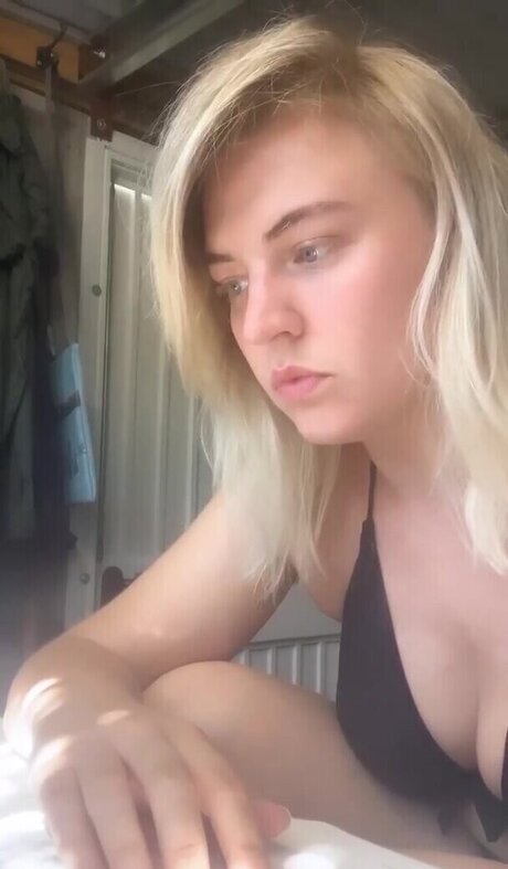 Foto di nudo di fuga di OnlyFans di Rebecca Lucy Taylor