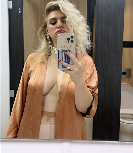 Foto di nudo di fuga di OnlyFans di Rebecca Lucy Taylor