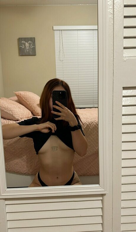 Foto di nudo di fuga di OnlyFans di Nelly Becmac