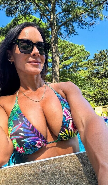 Foto di nudo di fuga di OnlyFans di Ashley Egerton