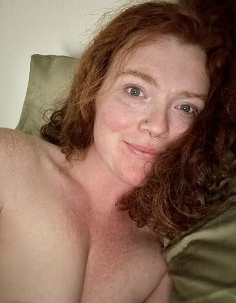 Foto di nudo di fuga di OnlyFans di Juniperanne