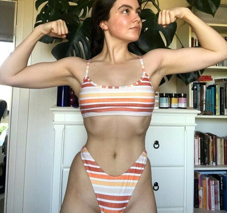 Foto di nudo di fuga di OnlyFans di Lucy Holz