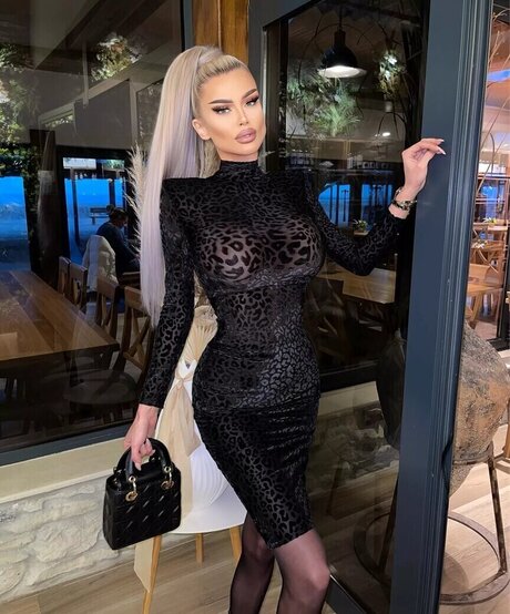 Foto di nudo di fuga di OnlyFans di Adina Tatiana