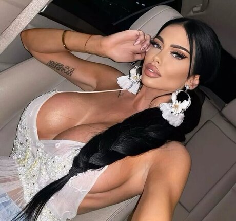 Foto di nudo di fuga di OnlyFans di Adina Tatiana