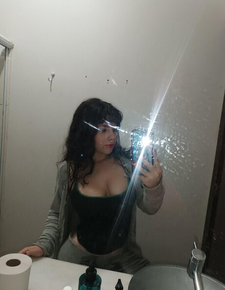 Foto di nudo di fuga di OnlyFans di Jullyahr