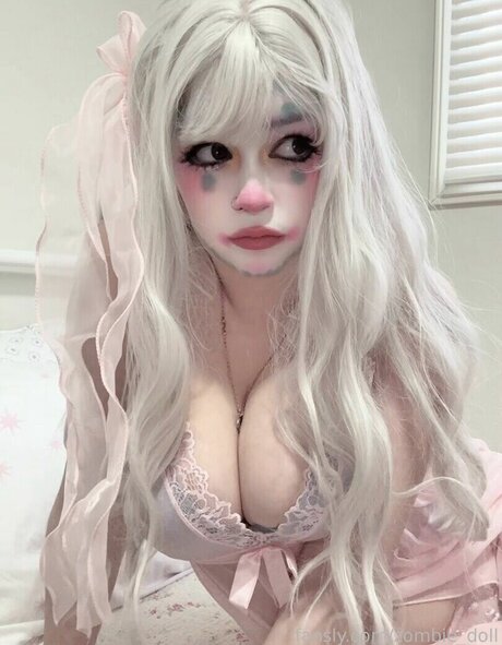 Foto di nudo di fuga di OnlyFans di Zombiedoll