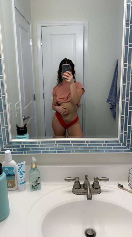 Foto di nudo di fuga di OnlyFans di Leyla Ingalls