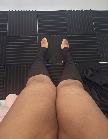 Foto di nudo di fuga di OnlyFans di Uzuri Mia